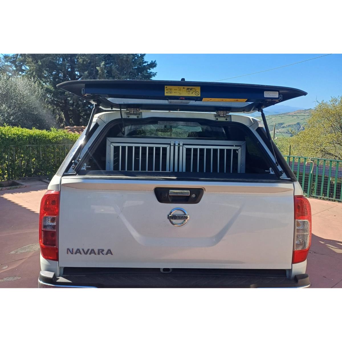 Nissan Navara (con cappottina)
