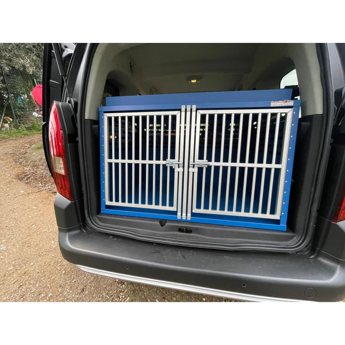 Peugeot Rifter (2019) con vassoio portaoggetti