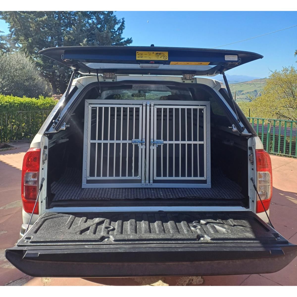 Nissan Navara (con cappottina)